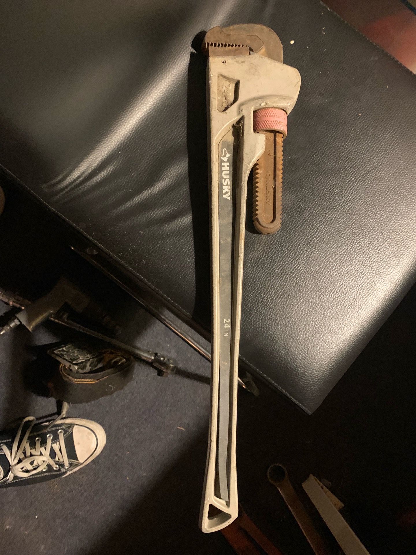 Husky 24in pipe wrench