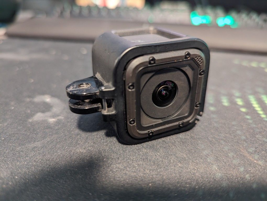 GoPro Hero Session w/ 64GB SD Card