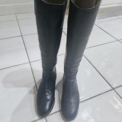 England horse riding boots .Leather. In very nice shape.