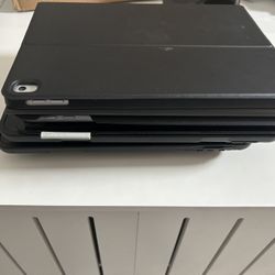 4 IPads 8-9th gen