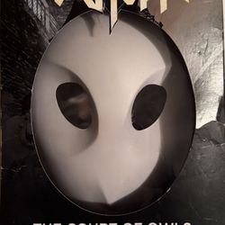 Batman: Court Of Owls Book & Mask Set 