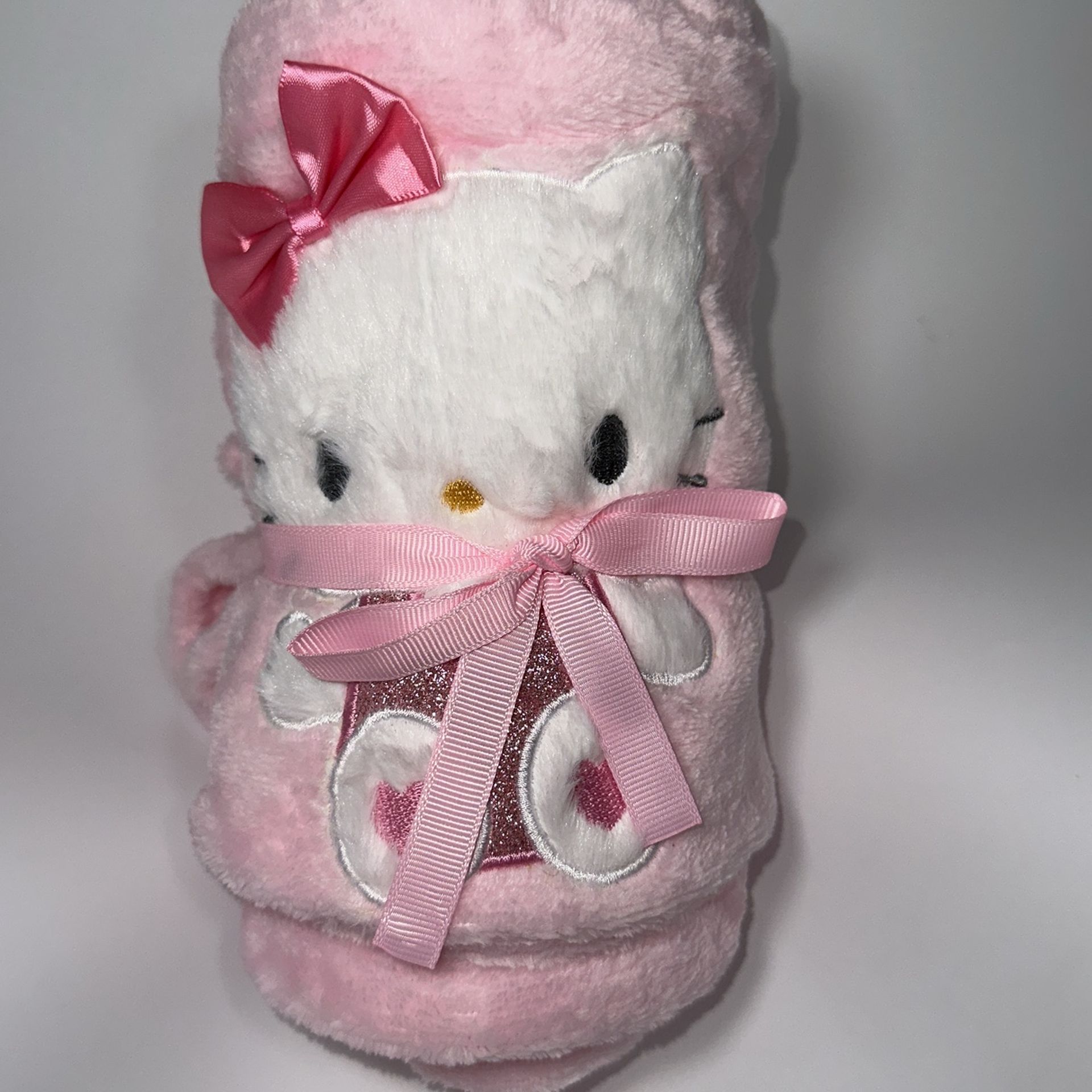  special hello Kitty, small blanket and hello Kitty keychain ID holder