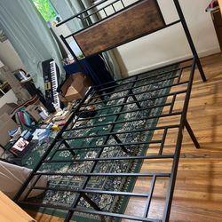Zinus Wood And Metal Bed frame - Full