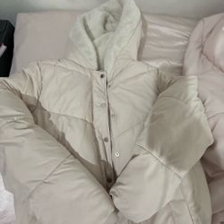 Hollister baby pink puffer jacket