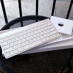 Apple Magic Keyboard (A1314) Wireless Bluetooth 