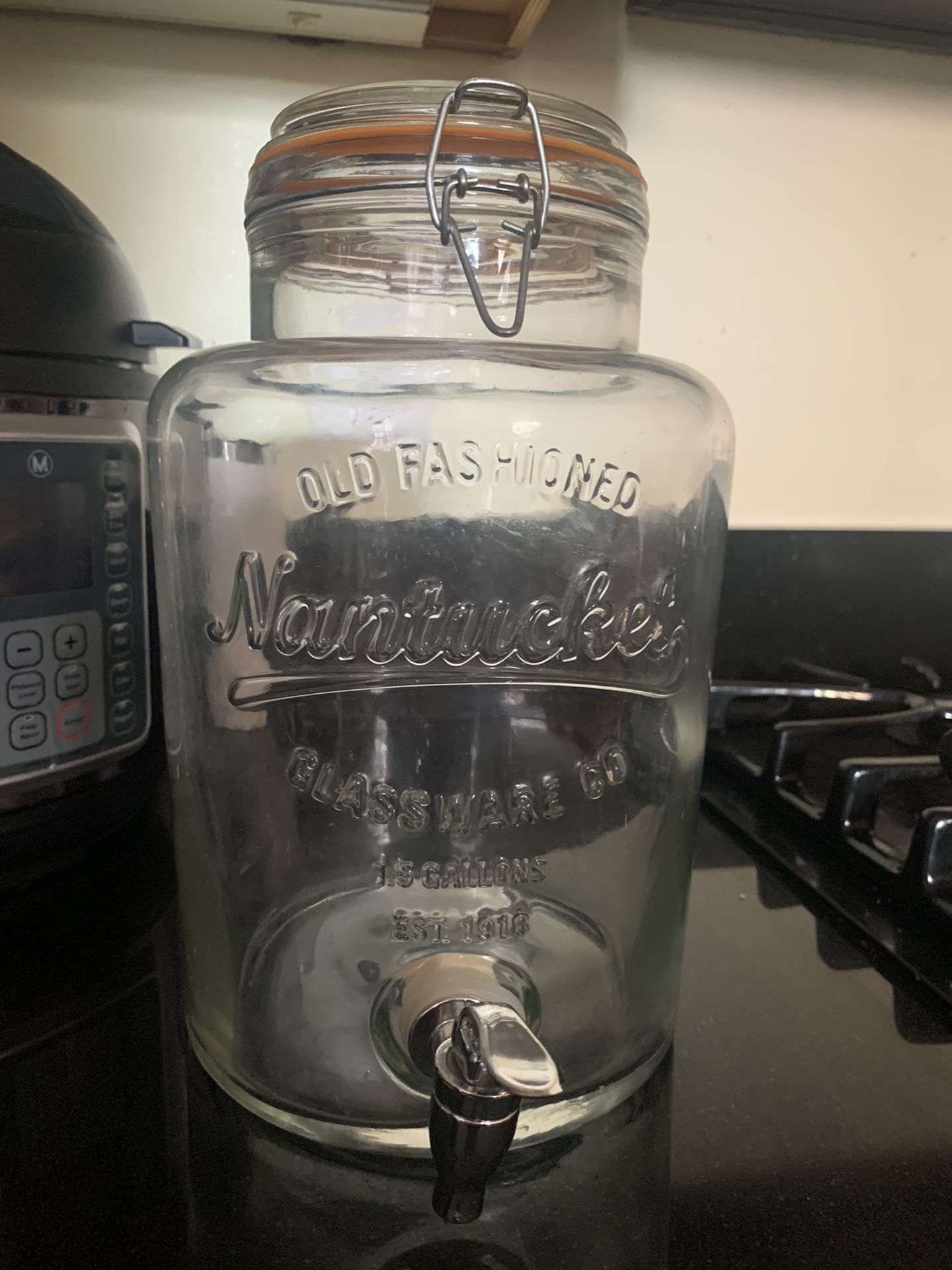 Mason jar water dispenser