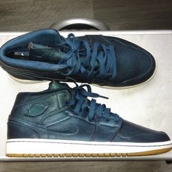 Jordan 1 Mid Nouveau "Anti-Gravity Machine/Space blue"