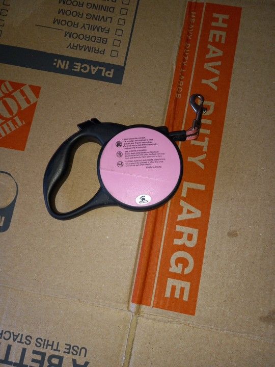 Pink Retractable Pet Leash