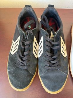 Cariuma Black Suede Low-Top Sneakers