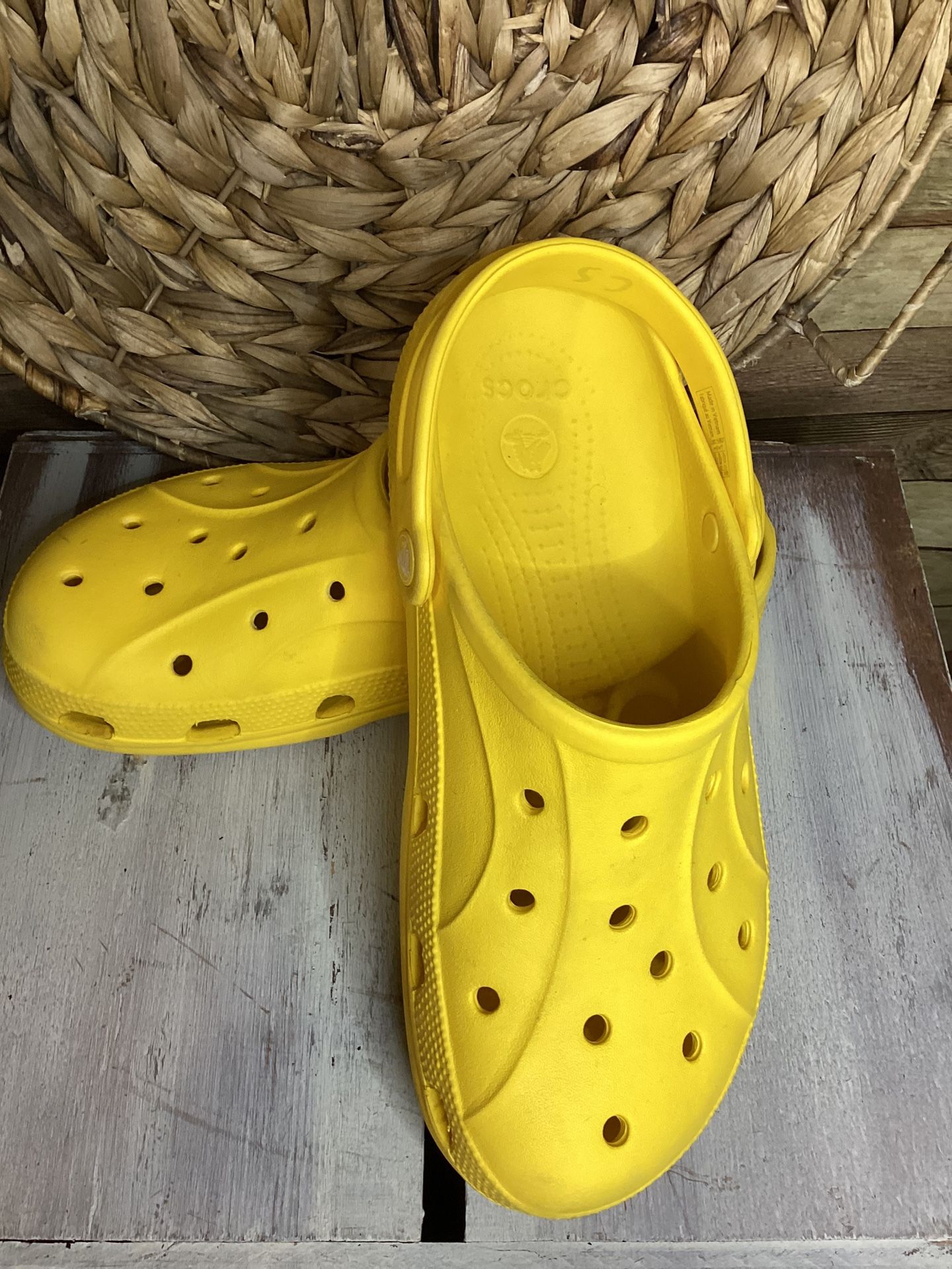 Crocs Unisex-Adult Classic Yellow Clogs Men’s Size M9 W11