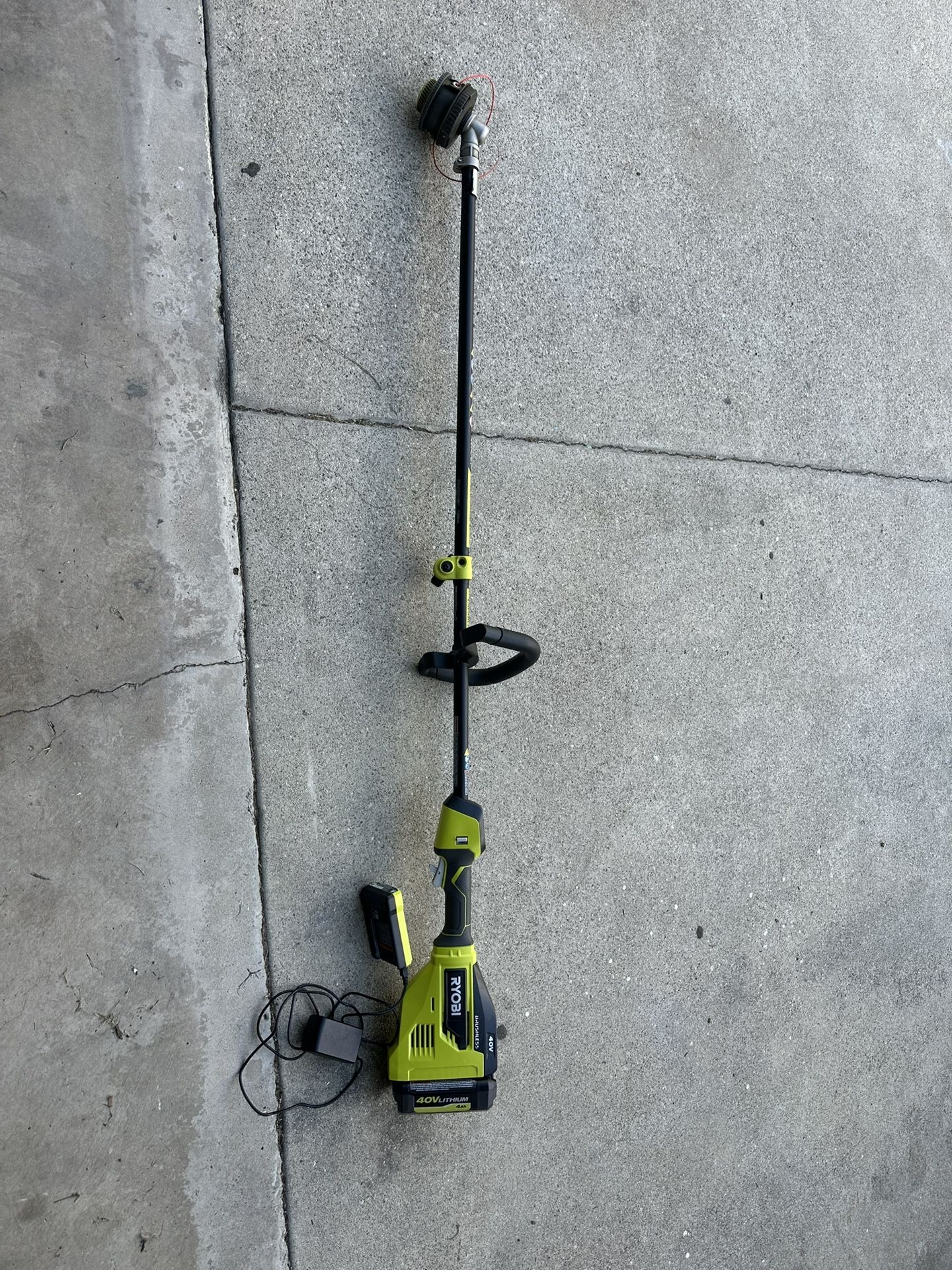 RYOBI 40V brushless trimmer with charger and battery 4ah included.