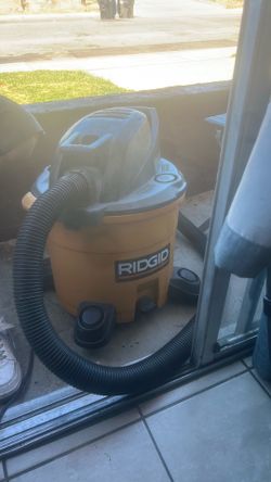 Vacuum 12 gallon