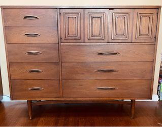 Broyhill Magna Dresser