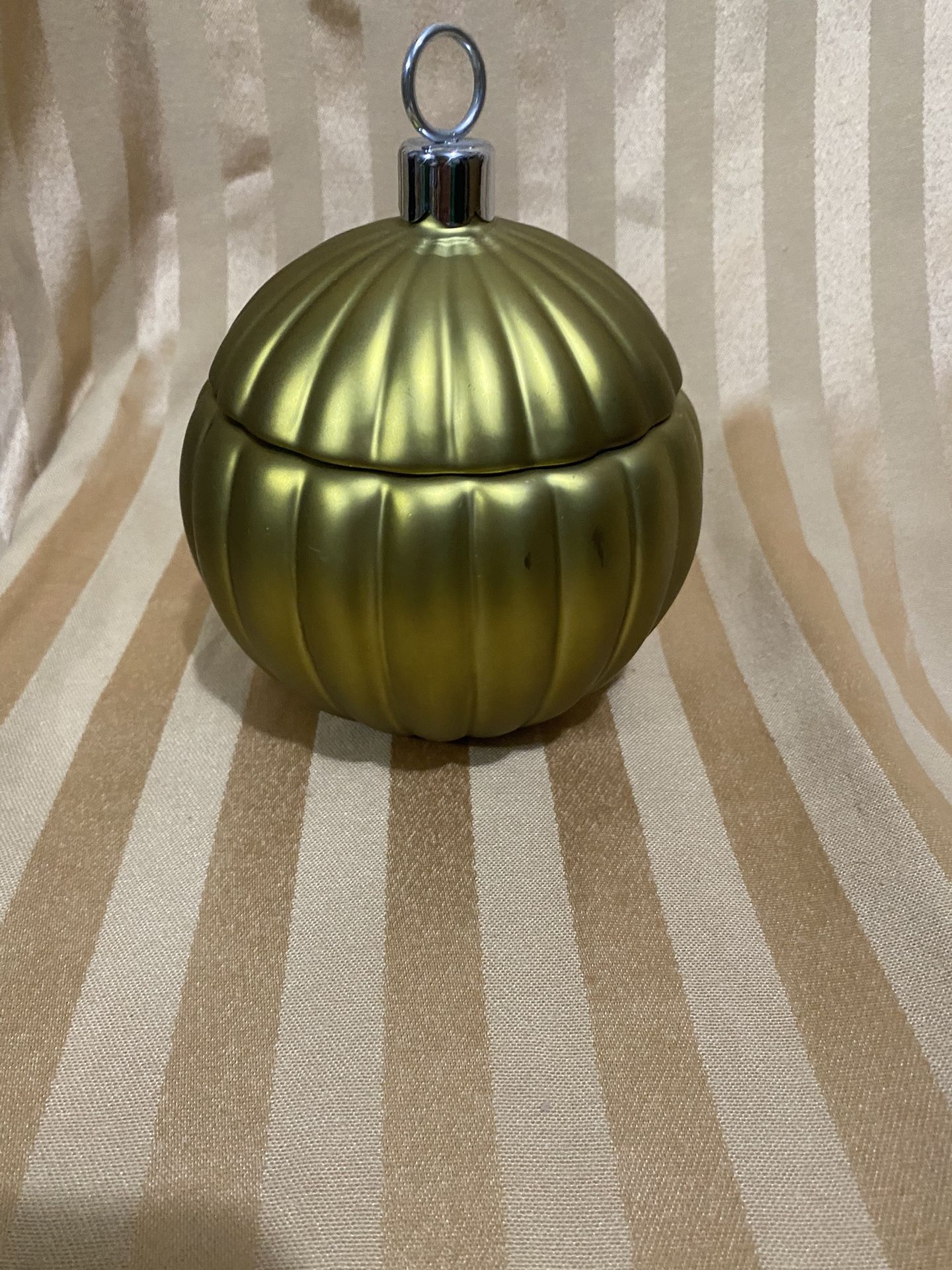HOLIDAY CANDLE