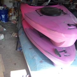 Kayaks & Paddes. Life Preserver Best.