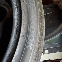 One 225/45/18in Tire