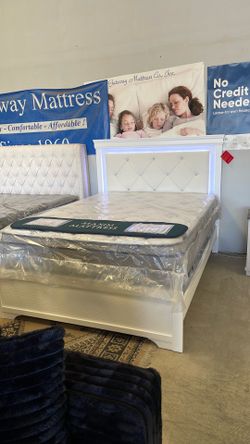 New queen size bed and matress ready to delivery 🚚 withi LED LIGHTS