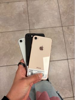 iPHONE 8 UNLOCKED
