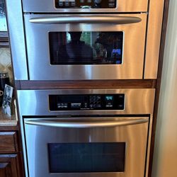  Kitchen Aid  Lower Electric Oven And Top Microwave.  30” 