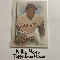 Willie Mays San Francisco Giants Hall of Fame Centerfielder Topps Short Print Insert Card. 