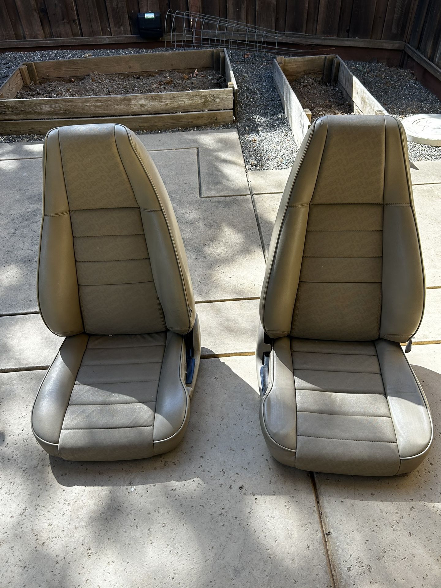 YJ Jeep Driver And Front Passenger Seats