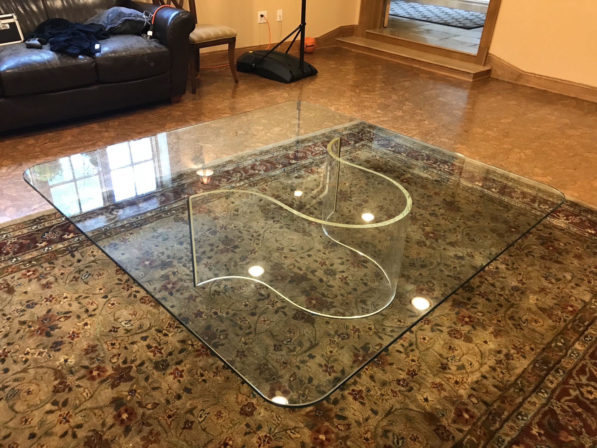 BEAUTIFUL CONTEMPORARY GLASS COFFEE TABLE (delivery included)
