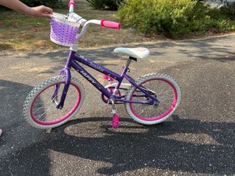 Kid 18” wheel bike with helmet