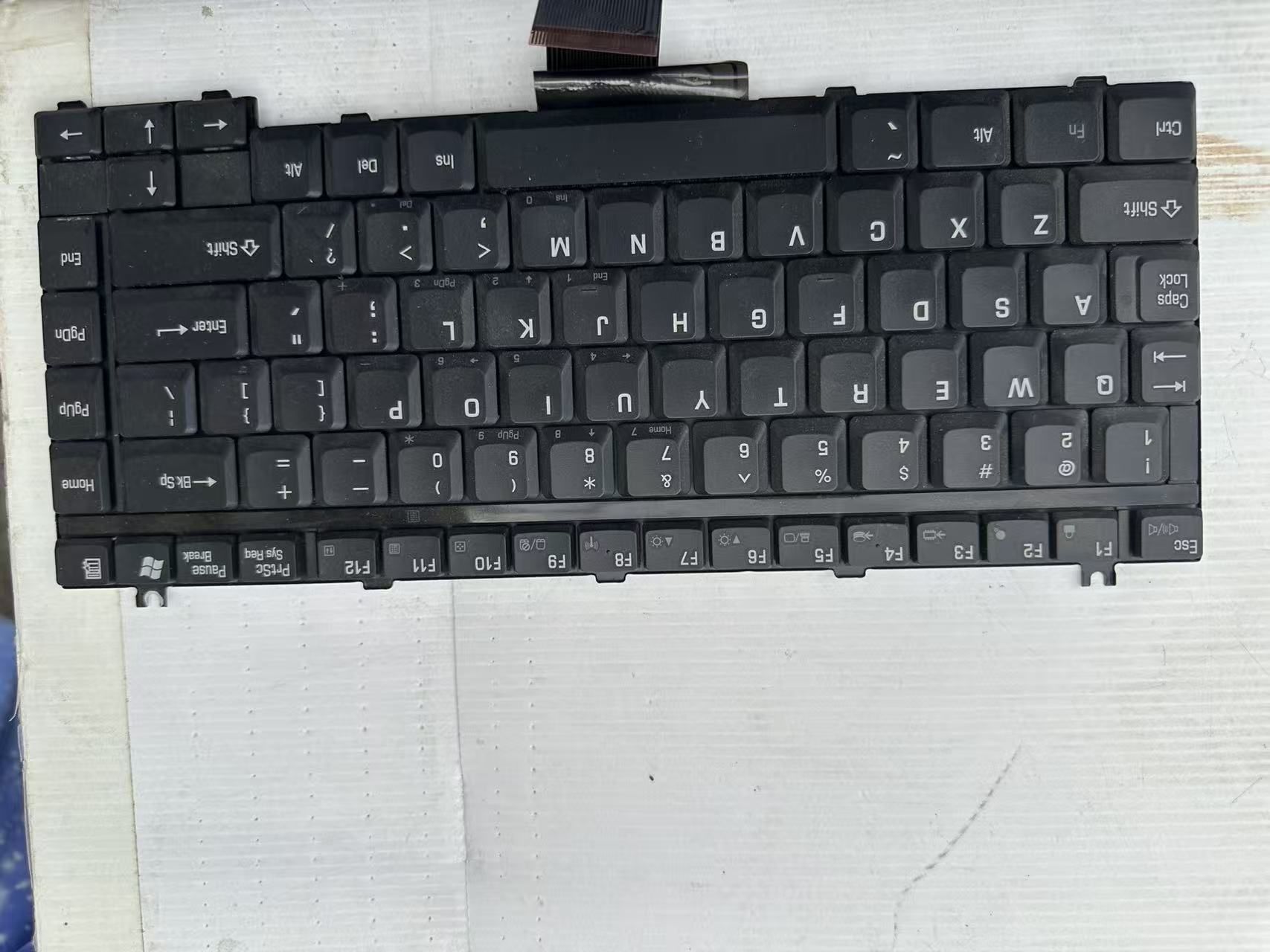 Brand New Toshiba Satellite KEYBOARD Model:N(contact info removed)-T101 G83C0003G110 for notebook computer M35X