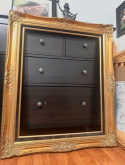 Detailed Vintage Gold Picture Frame