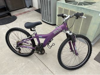 Girls giant brand mountain bike