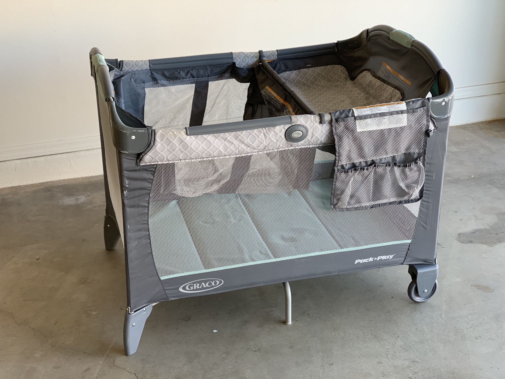 Graco Pack N Play With Newborn Attachment