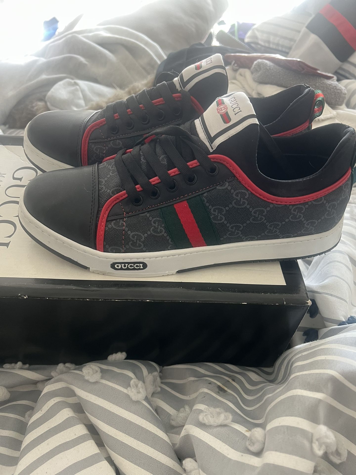 Gucci G75 Low Tops Black And Red