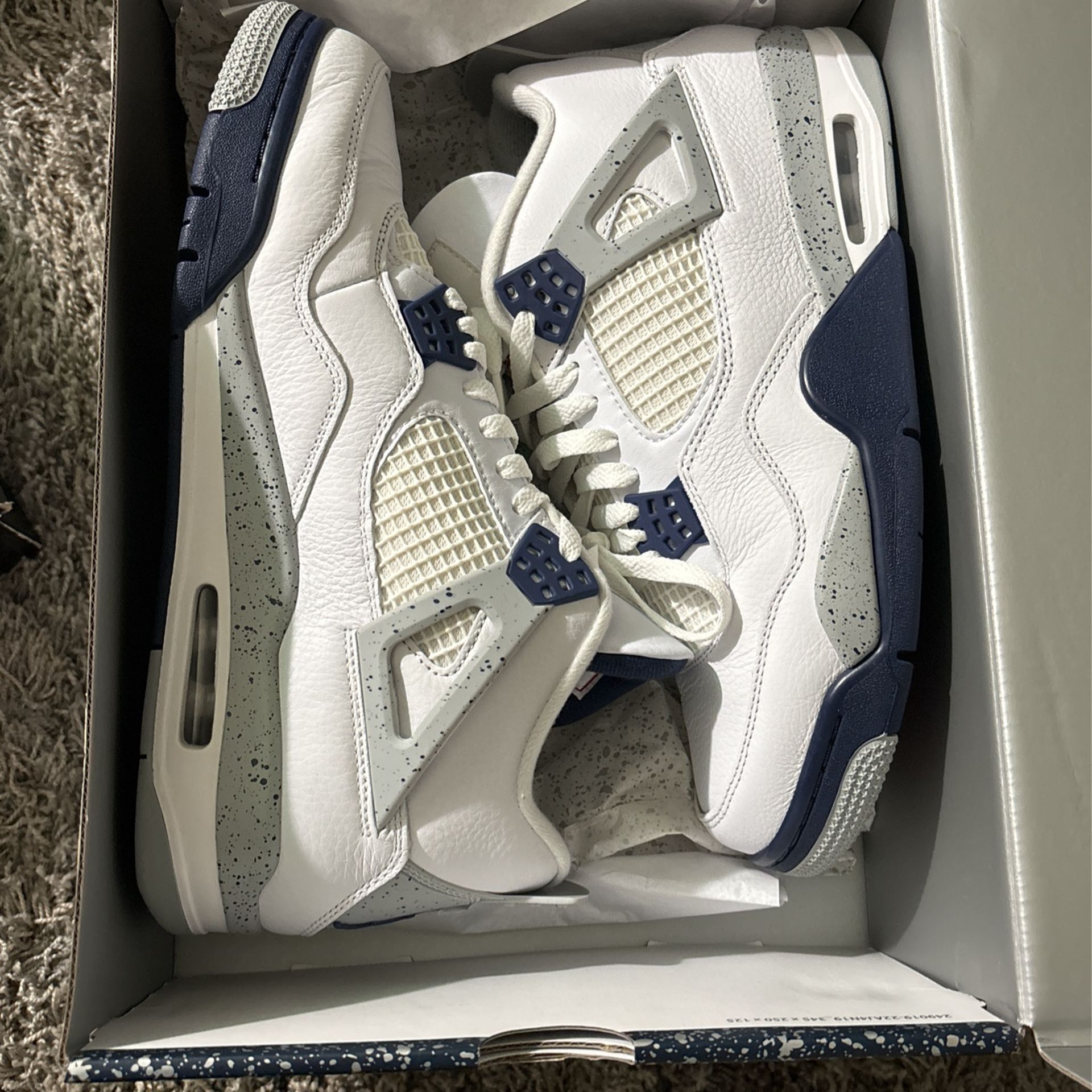 Midnight Navy Jordan 4
