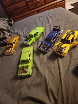 Die Cast Cars 1/24 Set Of 5