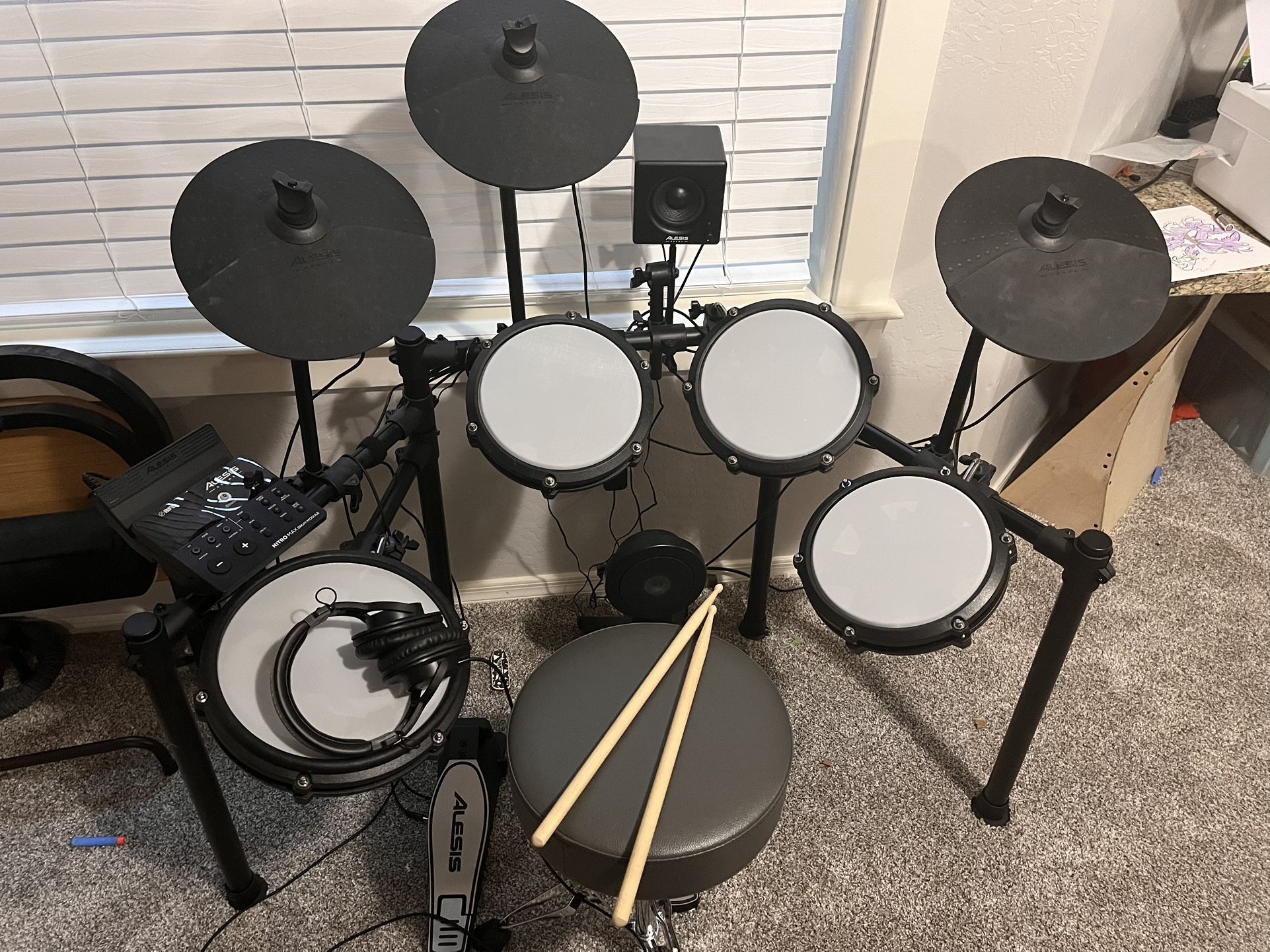 Alesis Nitro Max Drum Set