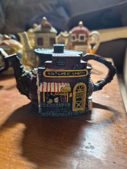 Set of 12 hometown teapot cottages