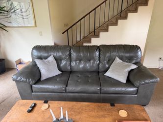 Couch with pull out bed