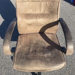 Beautiful LIKE NEW Suede look (completely washable zip off seat covers) Office Chair
