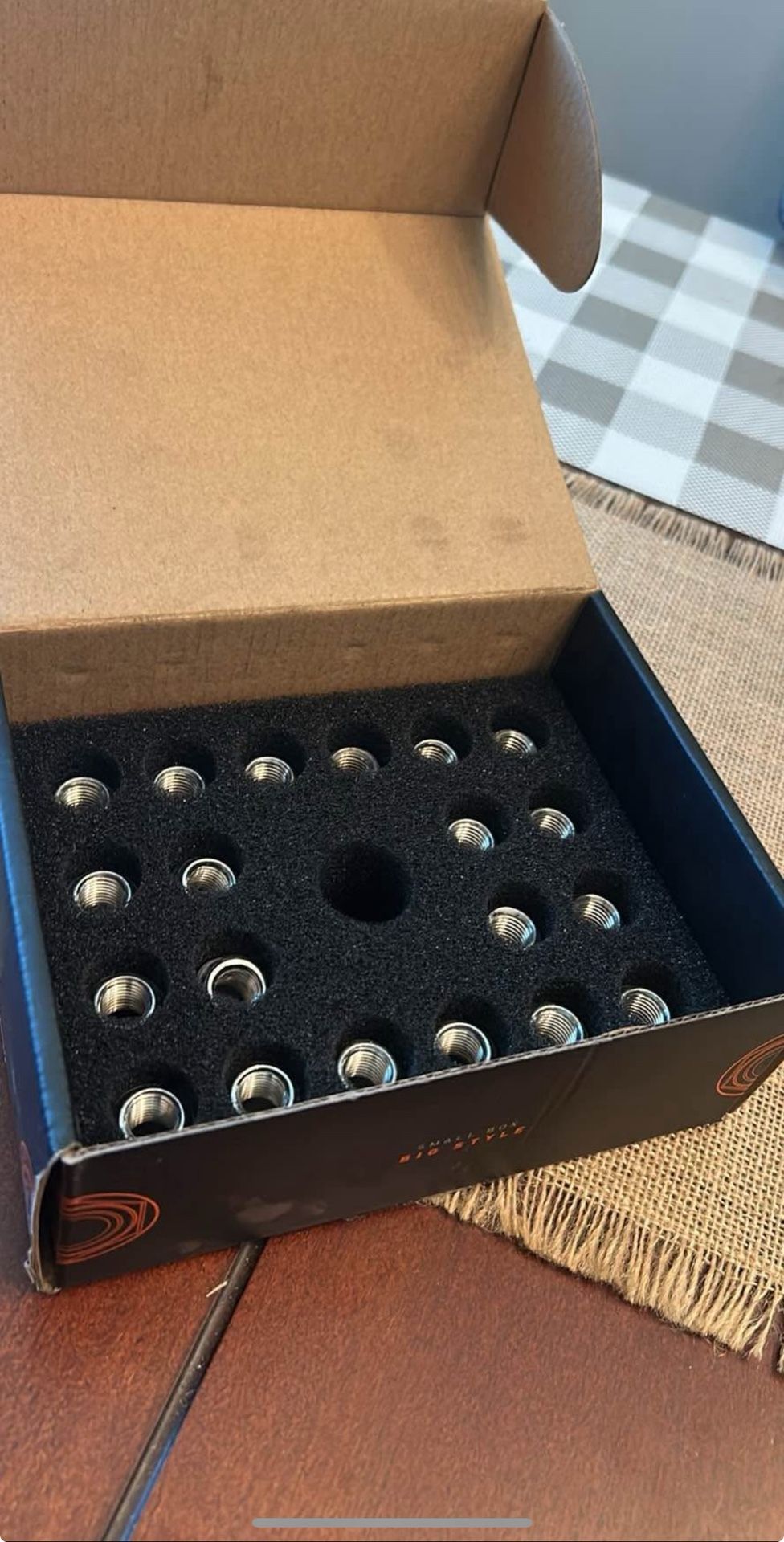 2012-2017 Hyundai Veloster OEM Lugnuts