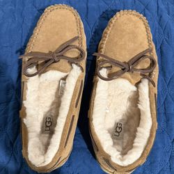 UGG Moccasin Slippers Women’s Size 8