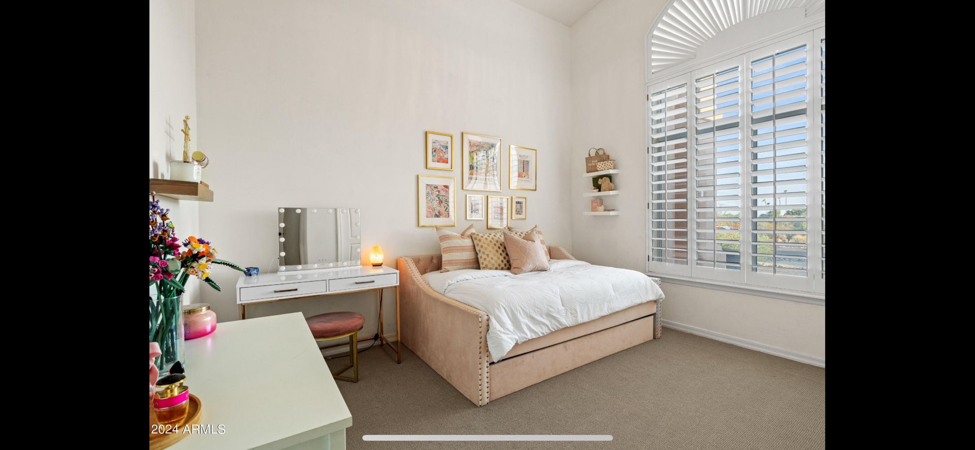 Full Size Daybed (mattress Not Included)