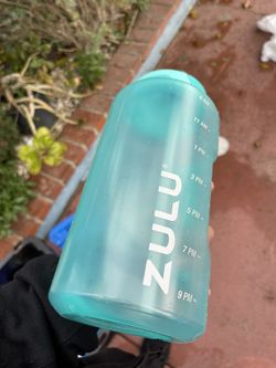 64 Oz Water Jug W/straw