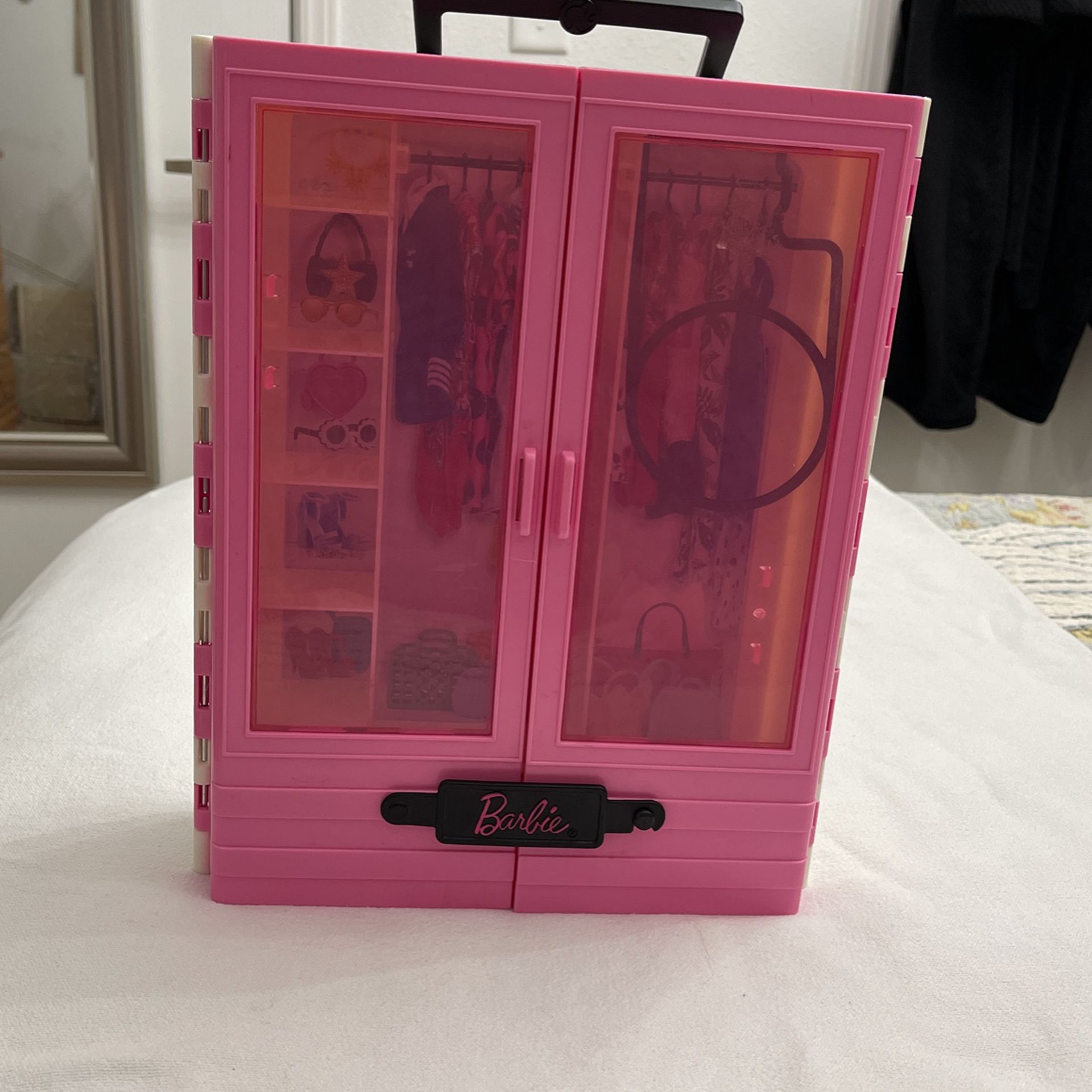Barbie Fashionistas Ultimate Closet Portable Fashion Doll Playset Toy 