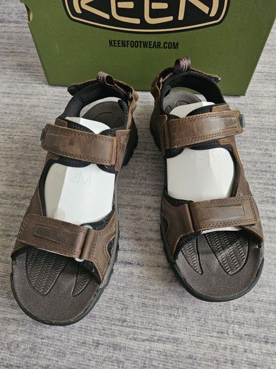 KEEN Men's Targhee 3 Open Toe Hiking Sport Sandal, Size 10.5, NEW WITH BOX.
US 10.5
UK 9.5
CM 28.5
EU 44
We took the top off our award-winning boot