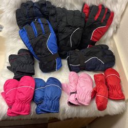 SNOW GLOVES FOR ADULTS OR TODDLER MITTENS 8$ Each