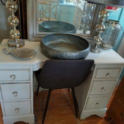 CUTE DESK AT PICKY PINCHERS 801 TURNER ST CLEARWATER OPEN NOON TO 6 FREE DELIVERY