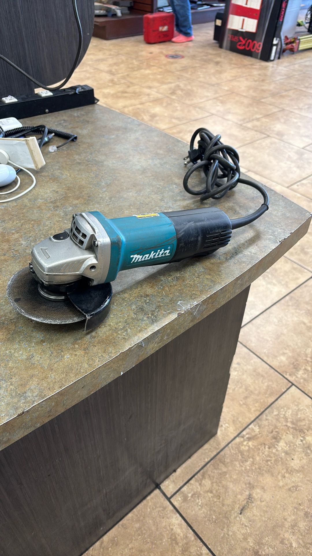 MAKITA GRINDER 9557PB