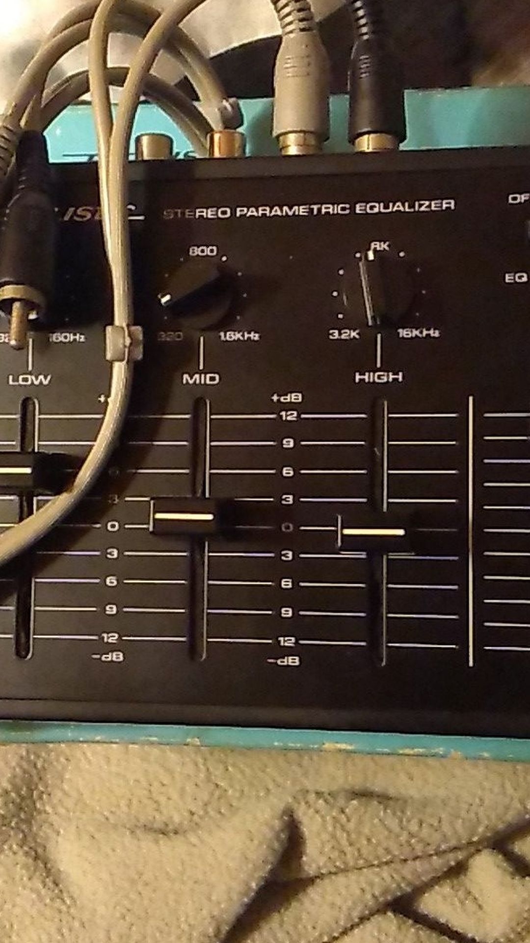 Realistic stereo parametric equalizer