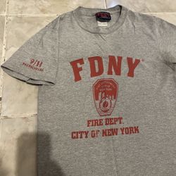Vintage Y2K 2006 New York Fire Department FDNY Official T-Shirt S 9/11 Memorial