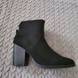 Size 6 Women's Boots 
